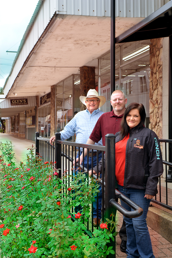 Four Winds Carriage Company, Cat Poage, Mt. Pleasant City Manager Ed Thatcher and Ricky Harris 