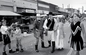 Alamo heroes William Travis, James Bowie and Suzanna Dickerson to join the Pittsburg 1993 Pioneer Days Celebration