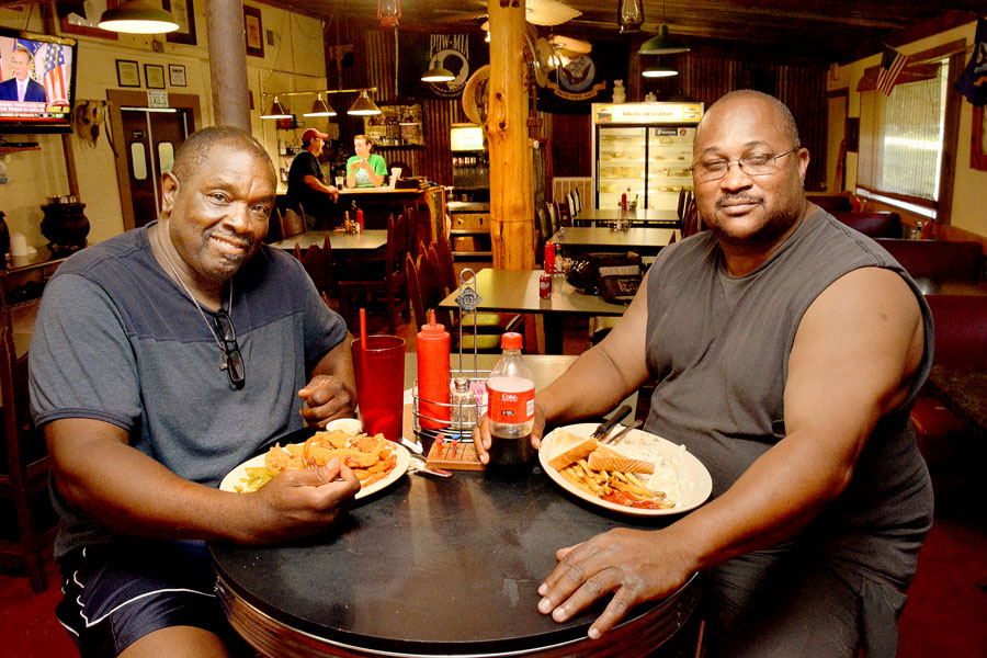 Richard Ivory and Vic Thomas at Big Earl's