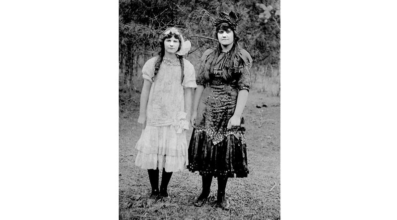 Bennie & Gussiee from the Elder Family Show