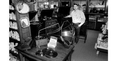 mechanical-phonographs-east-texas history-of-mechanical-phonographs antique-mechanical-phonographs david-hoover-phonograph-collection early-phonographs-and-recorded-music mechanical-phonographs-history