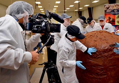 Sweet Shop USA Guinness Book of World Records largest chocolate truffle